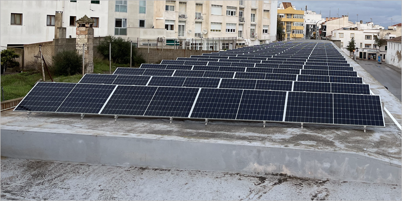 Finalizan los trabajos de instalación de placas fotovoltaicas en la estación de autobuses de Mahón