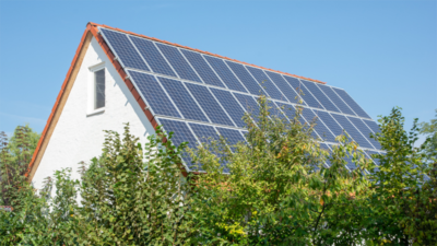 paneles solares fotovoltaicos sobre tejado