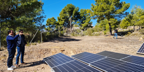 Finestrat renueva doce paneles solares para mejorar su eficiencia y reducir la factura eléctrica