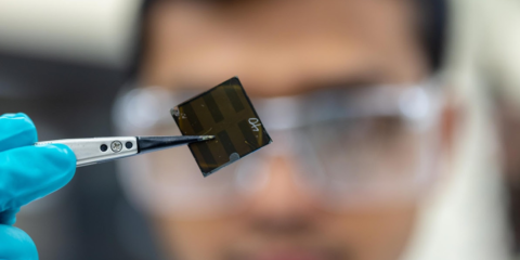 Un equipo de investigadores obtiene células solares de perovskita estables al calor húmedo