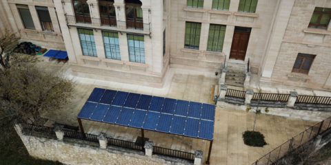 El parque fotovoltaico en espacios públicos de Alcoy cuenta con 18 instalaciones que suman 334 kW