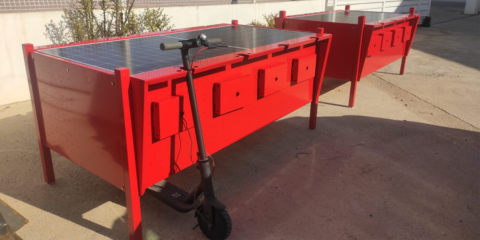 Módulos solares para recargar patinetes eléctricos en la Ciudad Administrativa Valenciana