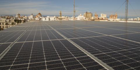 El edificio de talleres y policía del Puerto de Cádiz será más sostenible con una planta solar de 35 kW