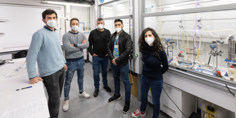 La UJI mejora la eficiencia y la durabilidad de las células solares de perovskita de haluro con estaño