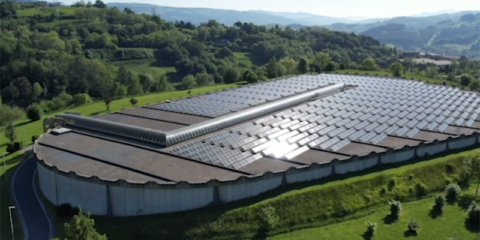 Instalación fotovoltaica de 555 kW para autoconsumo sobre un depósito de agua tratada de Bizkaia