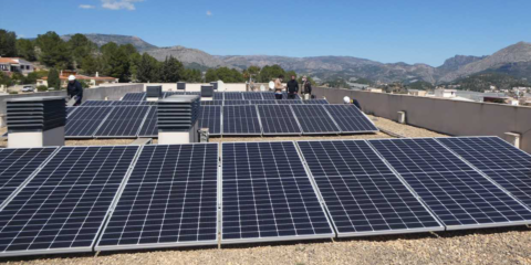 Puesta en marcha de la instalación de autoconsumo fotovoltaico del Centro Social Calvari de La Nucía
