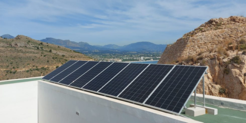 El Ayuntamiento de Alfaz del Pi instala energía solar fotovoltaica en el Faro Punta del Albir