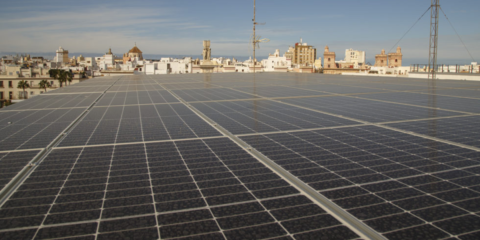 Puesta en marcha de una planta fotovoltaica en la sede central de la Autoridad Portuaria de Cádiz