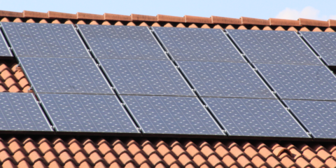 Los centros educativos de primaria de Rubí tendrán paneles solares para autoconsumo