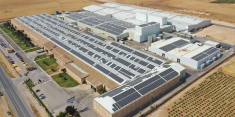 La empresa Incarlopsa culmina la instalación de cuatro plantas fotovoltaicas en sus naves