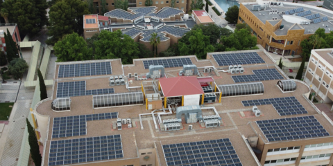 Dos plantas fotovoltaicas producen el 20% de la energía que consume la Universidad de Jaén