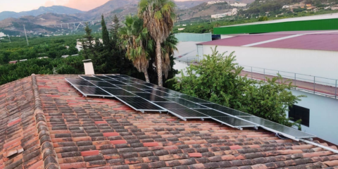 Finaliza la instalación de placas fotovoltaicas en el Centro de Servicios Sociales de Almuñécar
