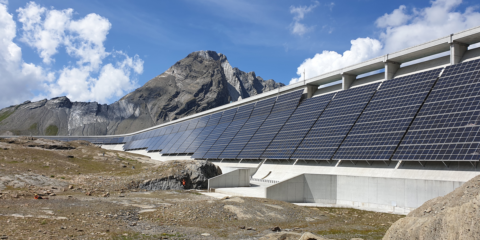 En funcionamiento AlpinSolar, la planta solar alpina más grande de Suiza para contribuir a contrarrestar la brecha de energía invernal