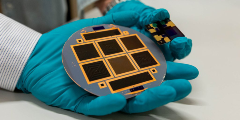 Una célula solar en tándem de perovskita/silicio alcanza una eficiencia de conversión del 30,1%