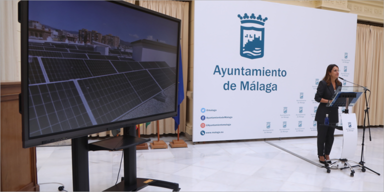 Málaga cuenta con 50 cubiertas fotovoltaicas en edificios municipales.
