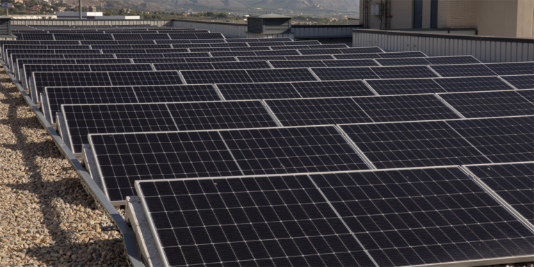 La UJI multiplica por cinco la producción de energía solar fotovoltaica para el autoconsumo de los edificios del campus