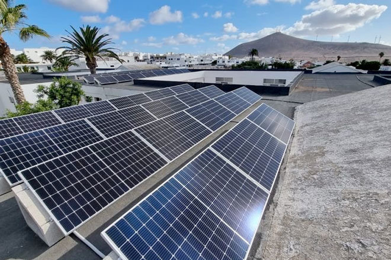 El Cabildo de Lanzarote acometerá las obras de instalación de tres plantas fotovoltaicas de autoconsumo en el municipio de Tías