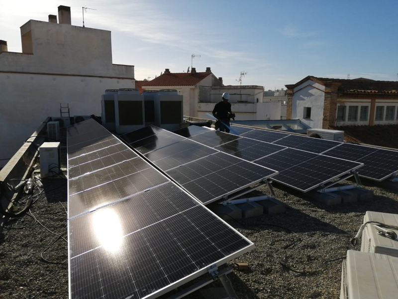El Ayuntamiento de Sitges instala fotovoltaica en el edificio de Servicios Sociales