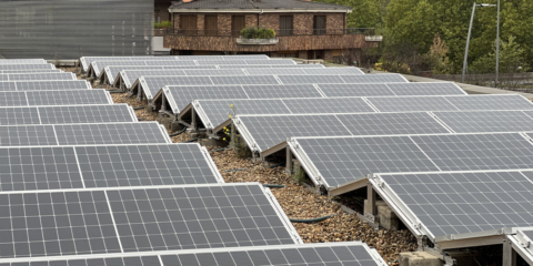 El Ayuntamiento de Beasain finaliza la instalación fotovoltaica en el polideportivo Antzizar