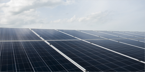 Nuevo estudio para mejorar la eficiencia de las células solares bifaciales de lámina delgada