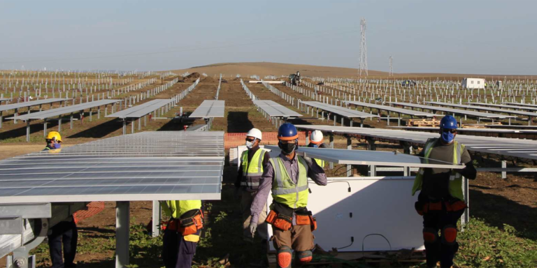 Planta solar de Enel Green Power en la provincia de Sevilla.