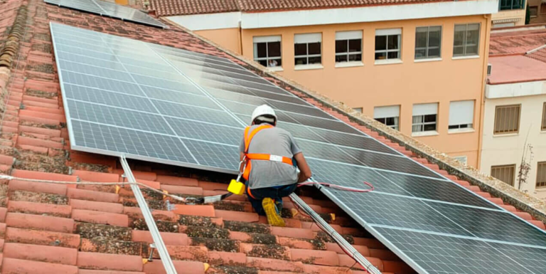 El Ayuntamiento de l'Espluga de Francolí instala placas solares en la Escuela Martí Poch y en la guardería
