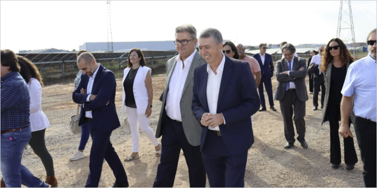 visita de las autoridades a la planta fotovoltaica