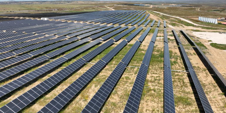 Naturgy pone en marcha la planta fotovoltaica Miraflores en Extremadura.