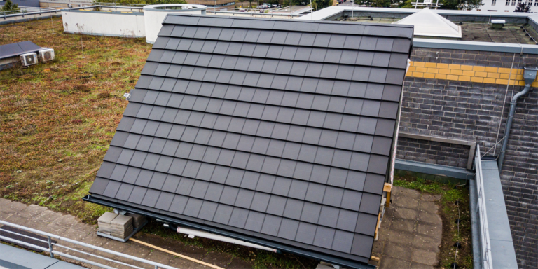 Nuevos tipos de tejas solares proporcionan electricidad y calor