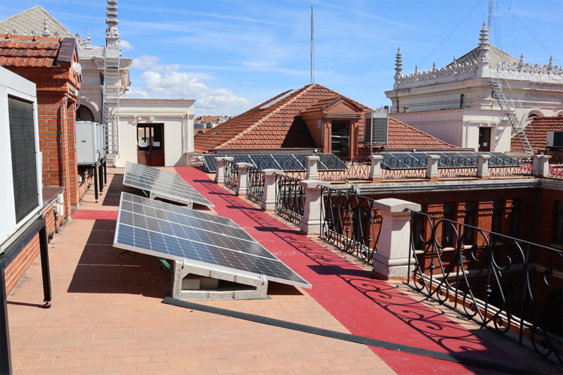El ayuntamiento de Valladolid instalará placas solares en cinco polideportivos municipales. 