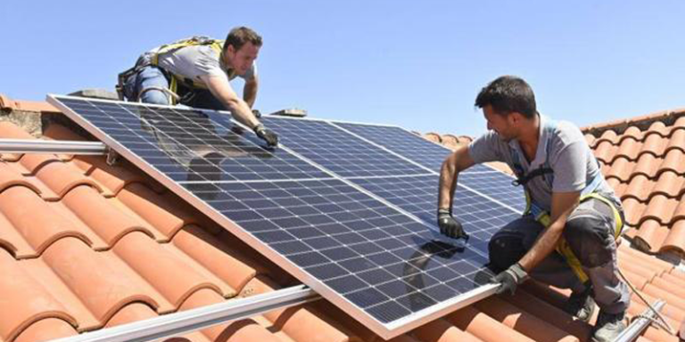 El Ayuntamiento de Sant Lluís tramita la bonificación del IBI a los propietarios que han instalado placas solares