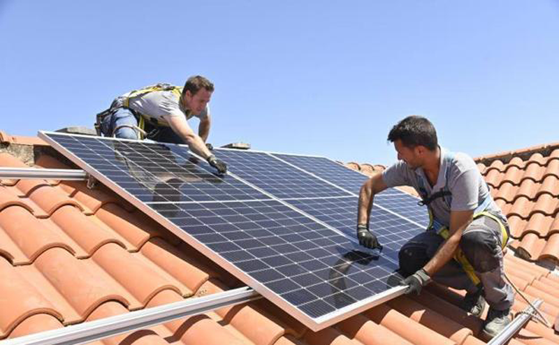 El Ayuntamiento de Sant Lluís tramita la bonificación del IBI a los propietarios que han instalado placas solares