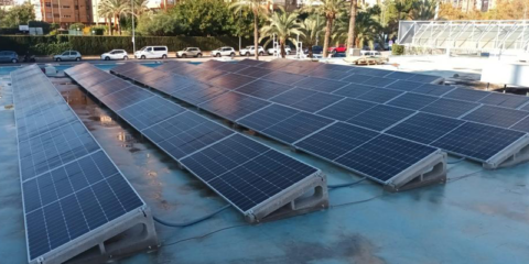 El Ayuntamiento de Alicante instala paneles fotovoltaicos en 30 edificios municipales