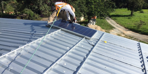 La empresa mixta de energía de Valencia implantará placas solares en 525 edificios municipales