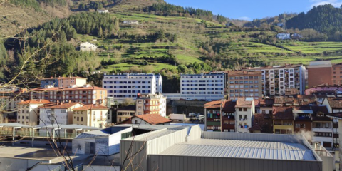 Abierto el proceso de licitación para instalar paneles solares en el polideportivo de Soraluze