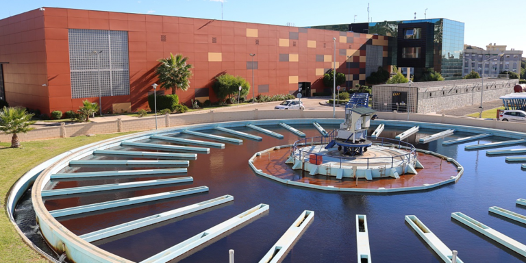 Una estación de tratamiento de agua potable de Málaga contará con una planta fotovoltaica para autoconsumo