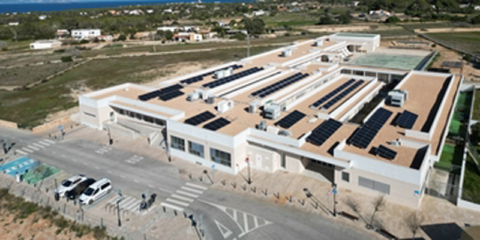 La instalación de placas fotovoltaicas se amplía en cuatro edificios públicos de Formentera