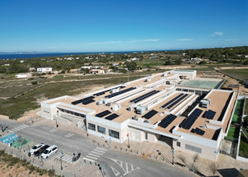 El Consell amplía la instalación de placas fotovoltaicas en cuatro edificios públicos