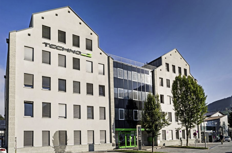 fachada frontal de NSG – Pilkington, ubicada en Austria