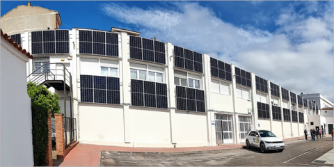 La comunidad solar que comparten varios edificios de la Diputación de Badajoz ahorrará un 30% de energía
