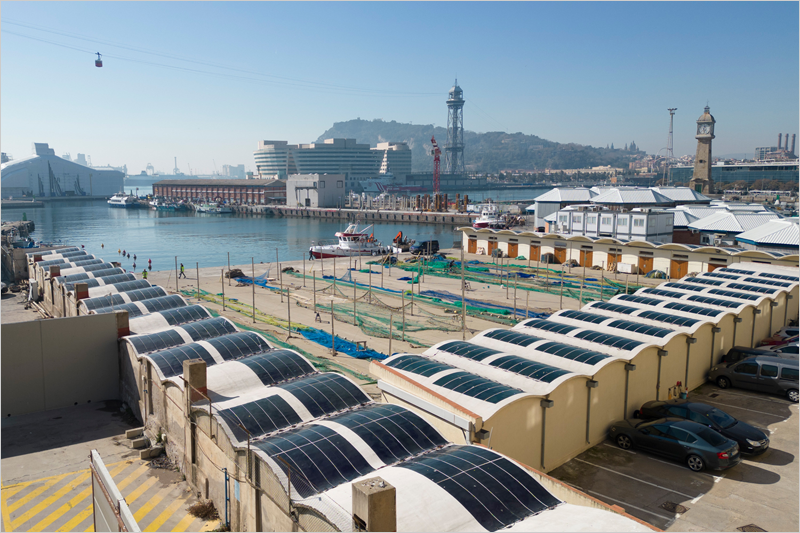 Placas fotovoltaicas flexibles en el muelle de Pescadores del Puerto de Barcelona