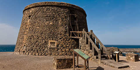 Instalación de energía renovable para el autoabastecimiento de la Lonja del Cotillo en Fuerteventura