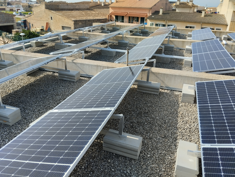 paneles solares fotovoltaicos sobre azotea