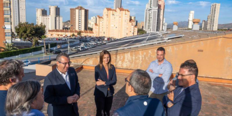 Comienza la instalación de placas fotovoltaicas para autoconsumo en ocho colegios de Benidorm
