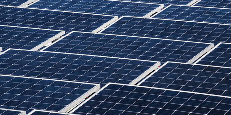 El despliegue de energía solar será clave para la descarbonización mundial, según un análisis del NREL