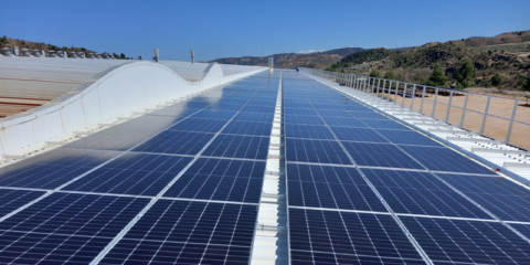 En marcha dos instalaciones fotovoltaicas en las plantas de Gres Aragón-Faveker en Alcañiz y Acorisa
