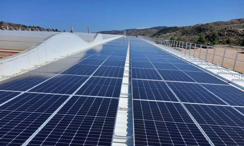 La empresa Gres Aragón-Fakever pone en marcha dos plantas fotovoltaicas para autoconsumo