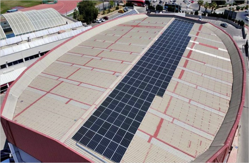 paneles fotovoltaicos en el pabellón del Polideportivo Municipal de Sagunto