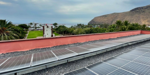 La sede del Cabildo de La Gomera recibe la certificación que acredita su autosuficiencia energética