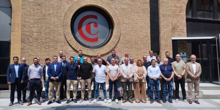 Representantes de los ayuntamientos han asistido a una jornada en la Cámara de Comercio de Navarra para acordar la puesta en marcha de la comunidad energética Toda Navarra I.